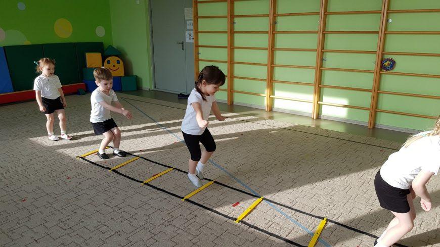 Подвижные игры в детском саду с правилами