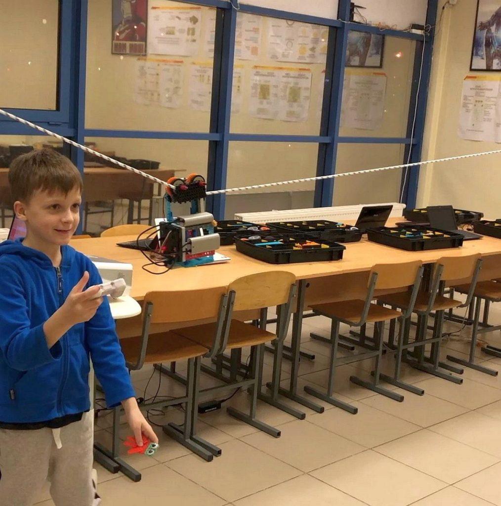 Лучшие школы робототехники для детей в Москве в 2023 году Клуб робототехники HiRobots