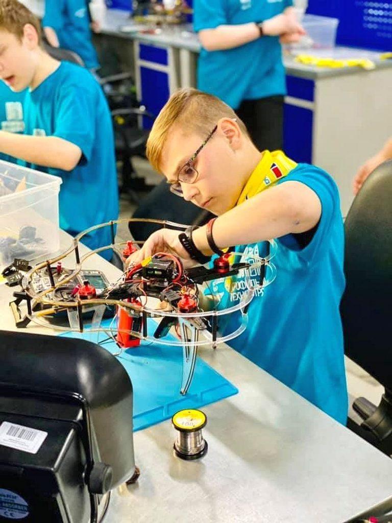 Лучшие школы робототехники для детей в Москве в 2023 году Лаборатория Летающая Робототехника