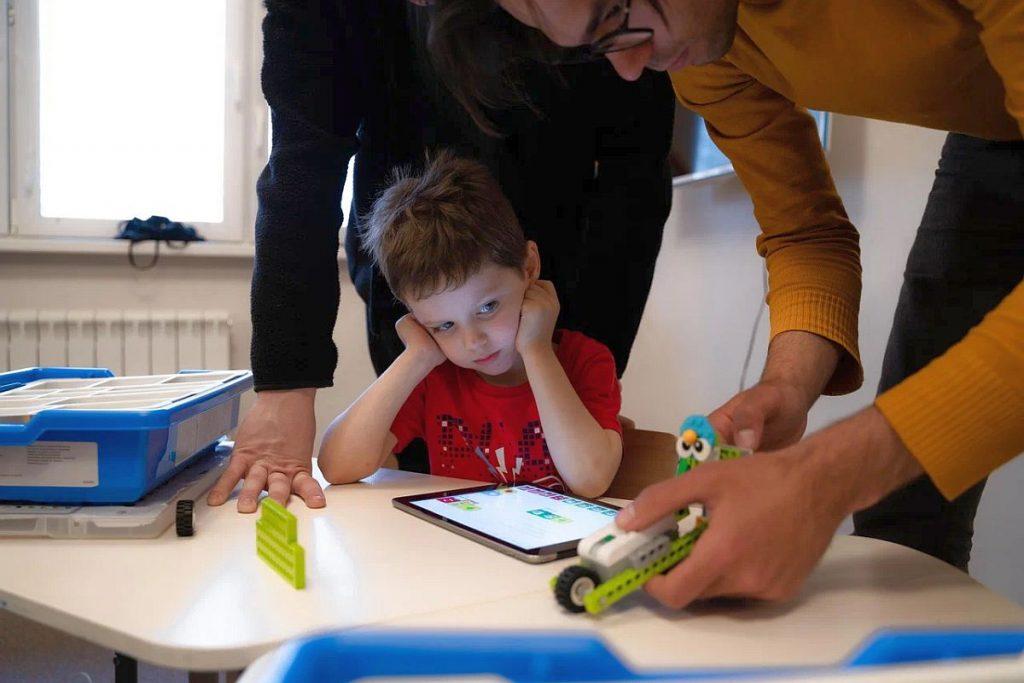Лучшие школы робототехники для детей в Москве в 2023 году Робототехника Бамблби