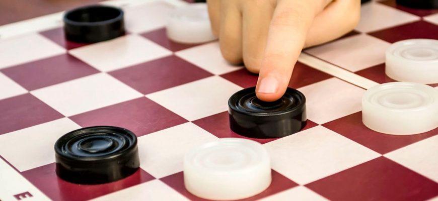 Как играть в шашки - правила для начинающих (как ходить и как бить в шашках)