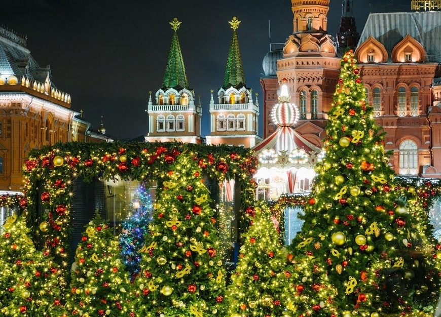Новогодняя Москва 2024 (яркие фото украшенной столицы)
