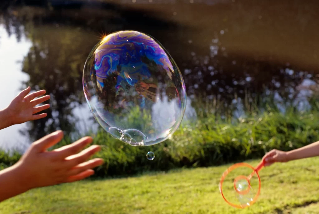 Как делать крепкие мыльные пузыри, которые не лопаются