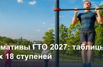 Мужчина подтягивается на турнике, девочка бежит по дорожке и женщина идёт со скандинавскими палками на спортивной площадке